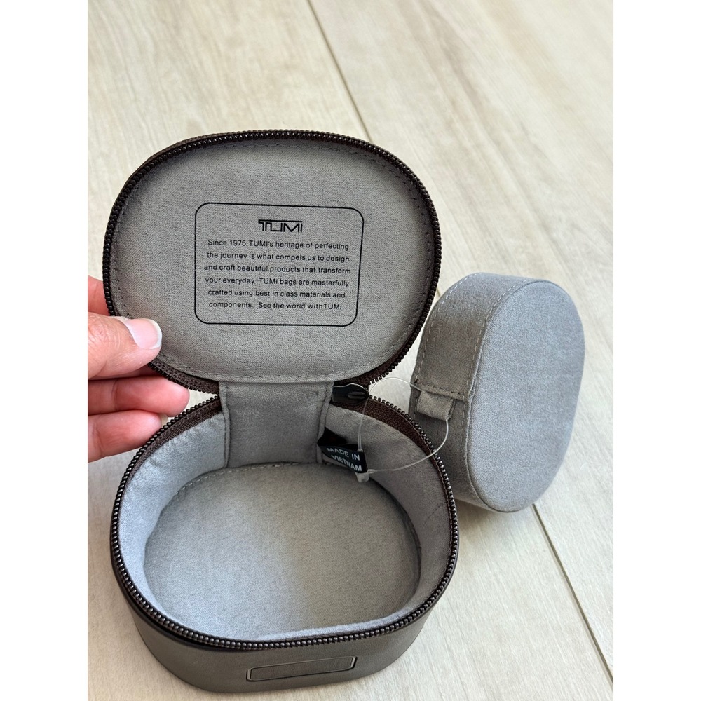 NWOT Tumi 4.25" Leather Zip Around Travel Single Watch Case Roll Box Dark Brown - Picture 6 of 7